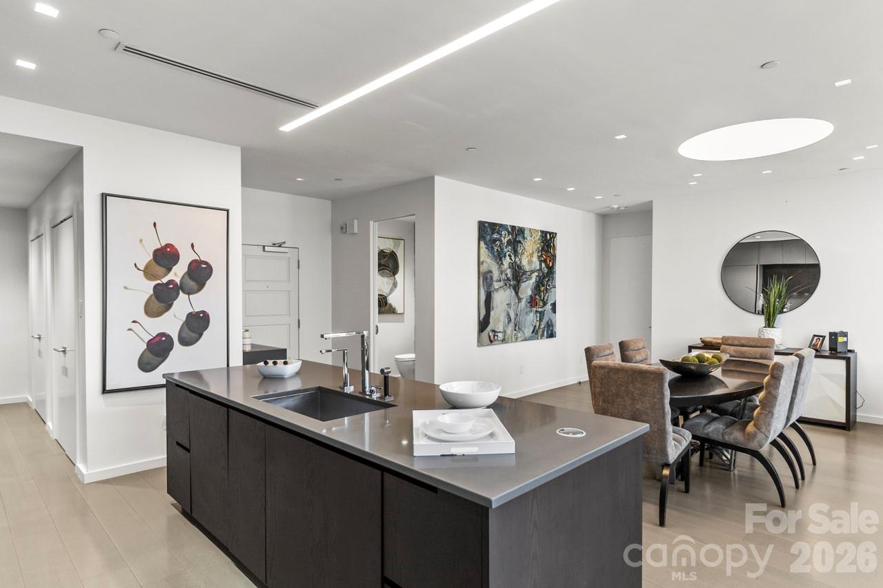 435 S Tryon Street Unit: 901