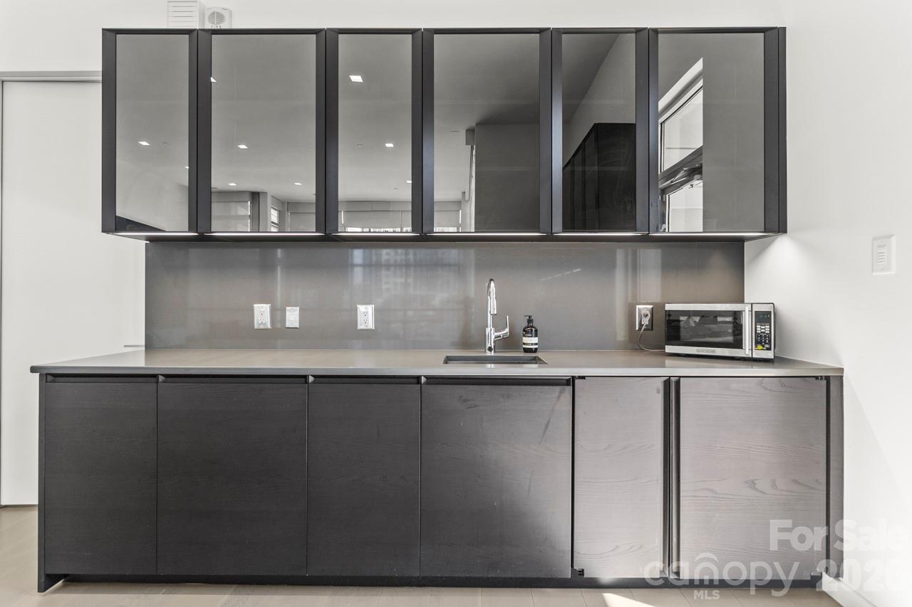 435 S Tryon Street Unit: 901