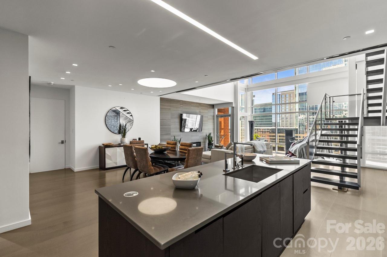 435 S Tryon Street Unit: 901