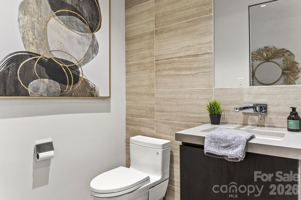 435 S Tryon Street Unit: 901