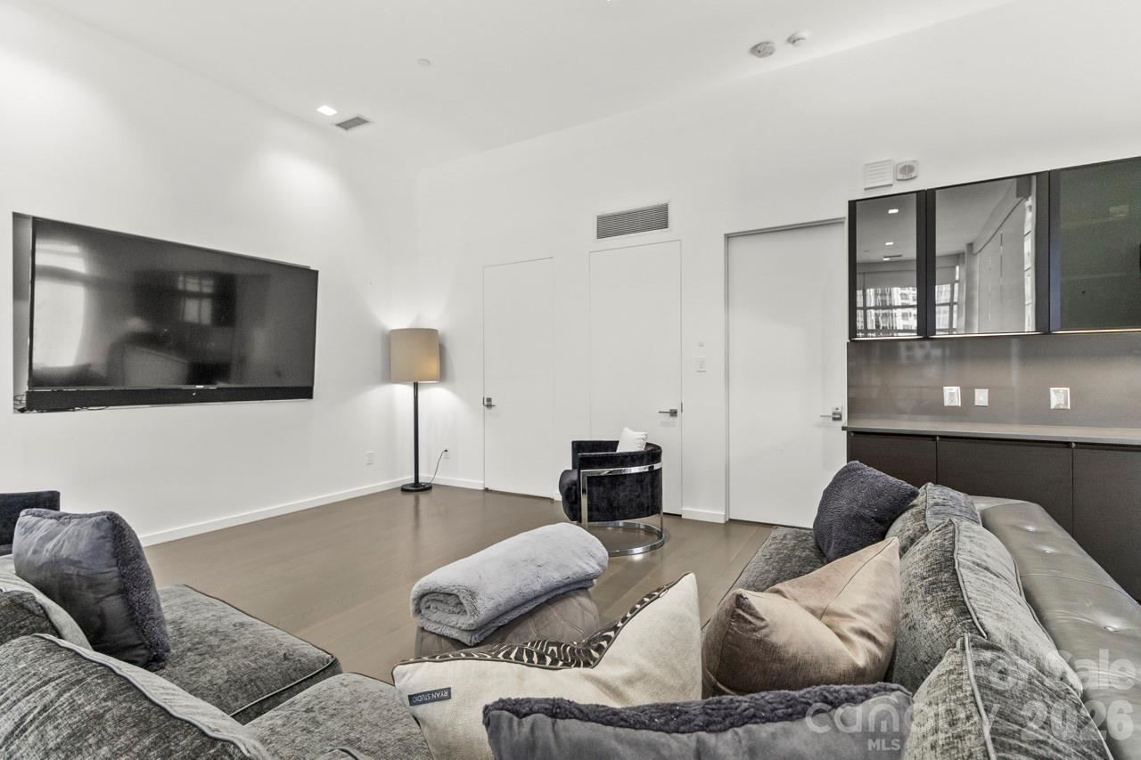435 S Tryon Street Unit: 901