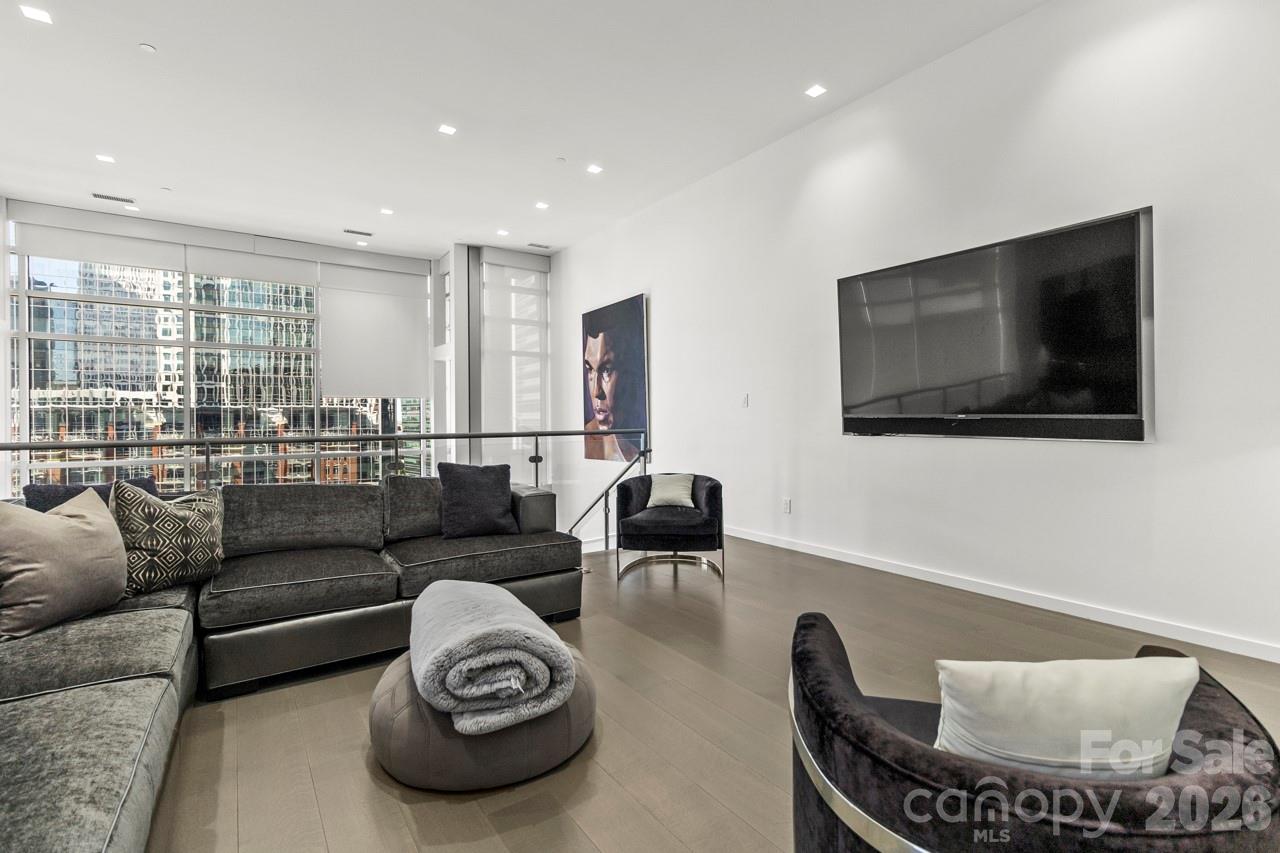 435 S Tryon Street Unit: 901