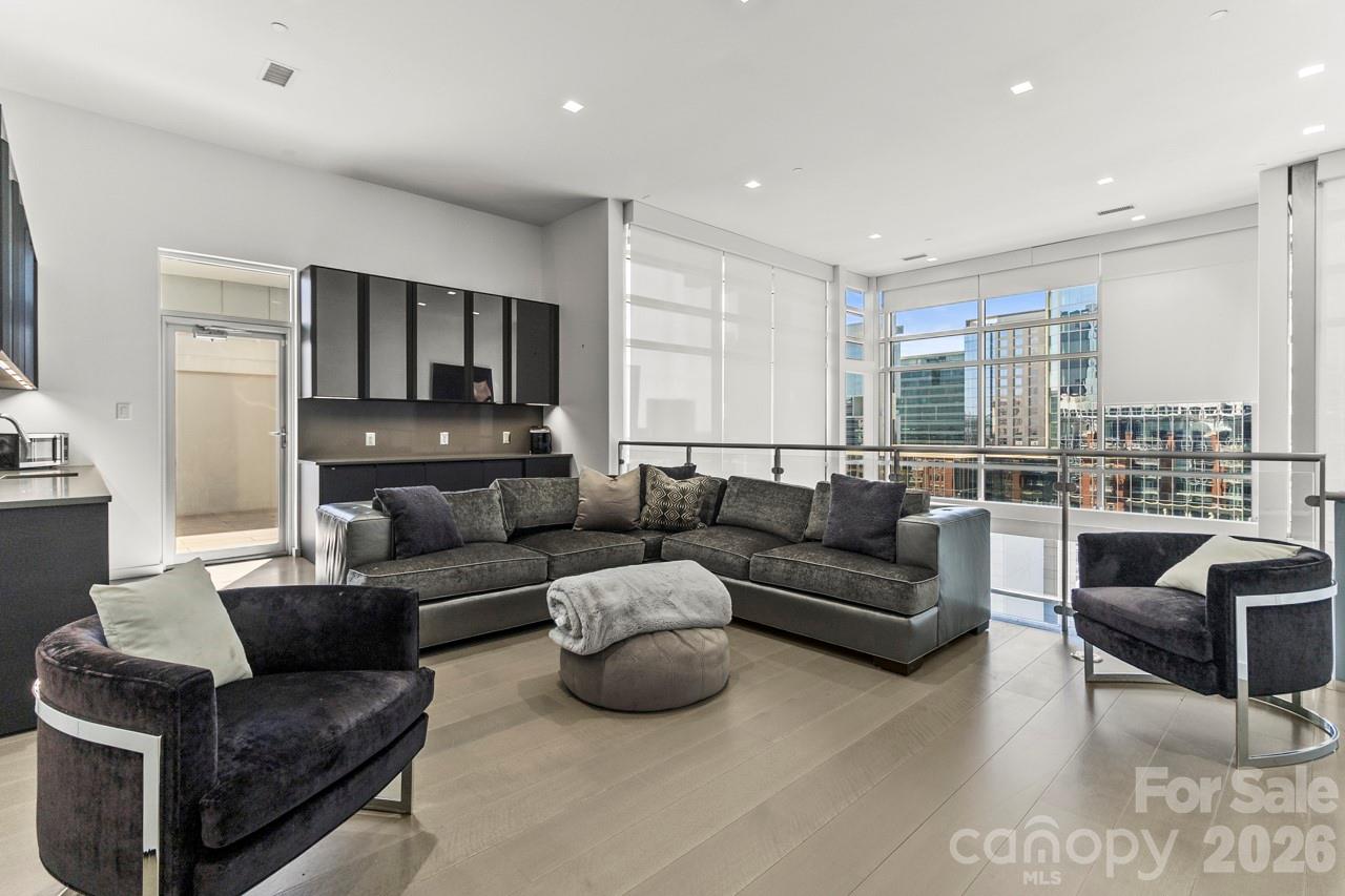 435 S Tryon Street Unit: 901