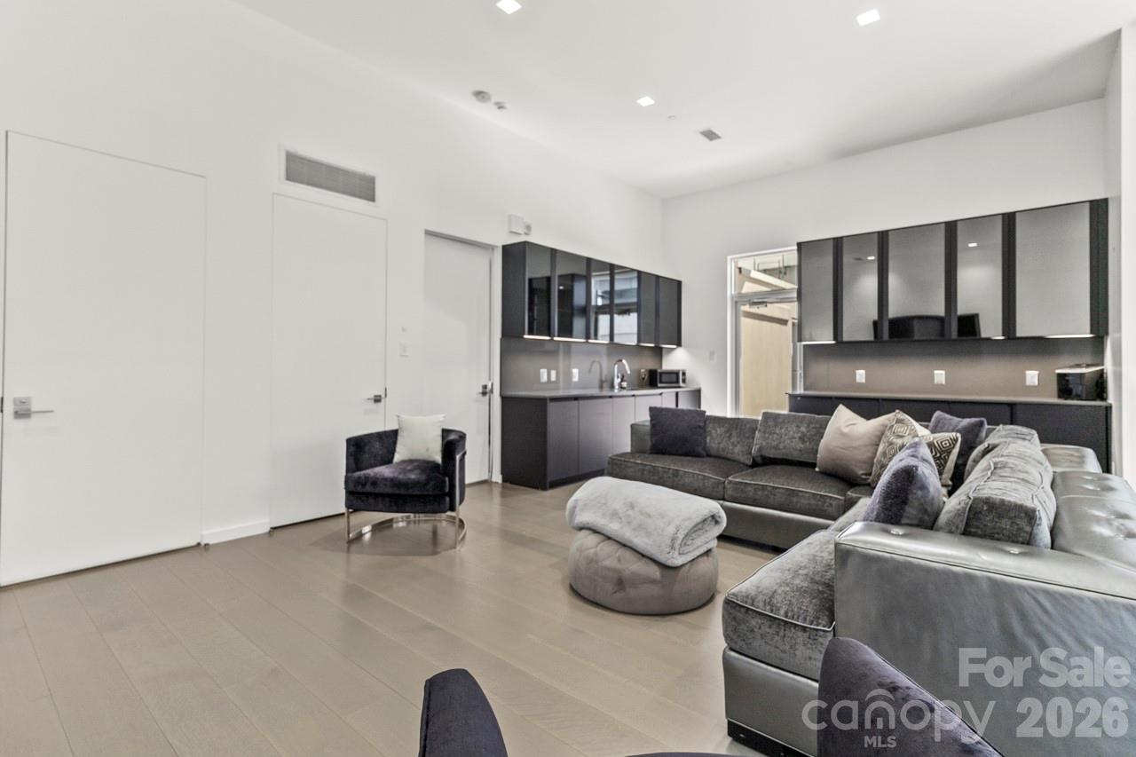 435 S Tryon Street Unit: 901