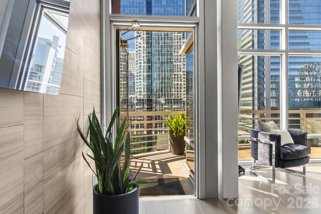 435 S Tryon Street Unit: 901