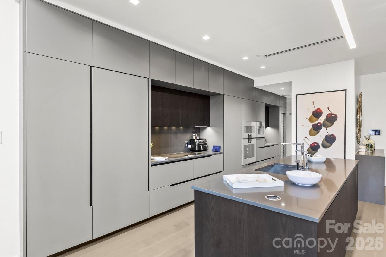435 S Tryon Street Unit: 901