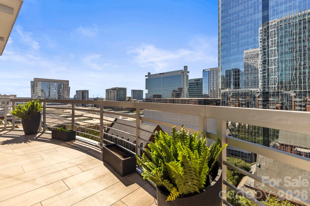 435 S Tryon Street Unit: 901