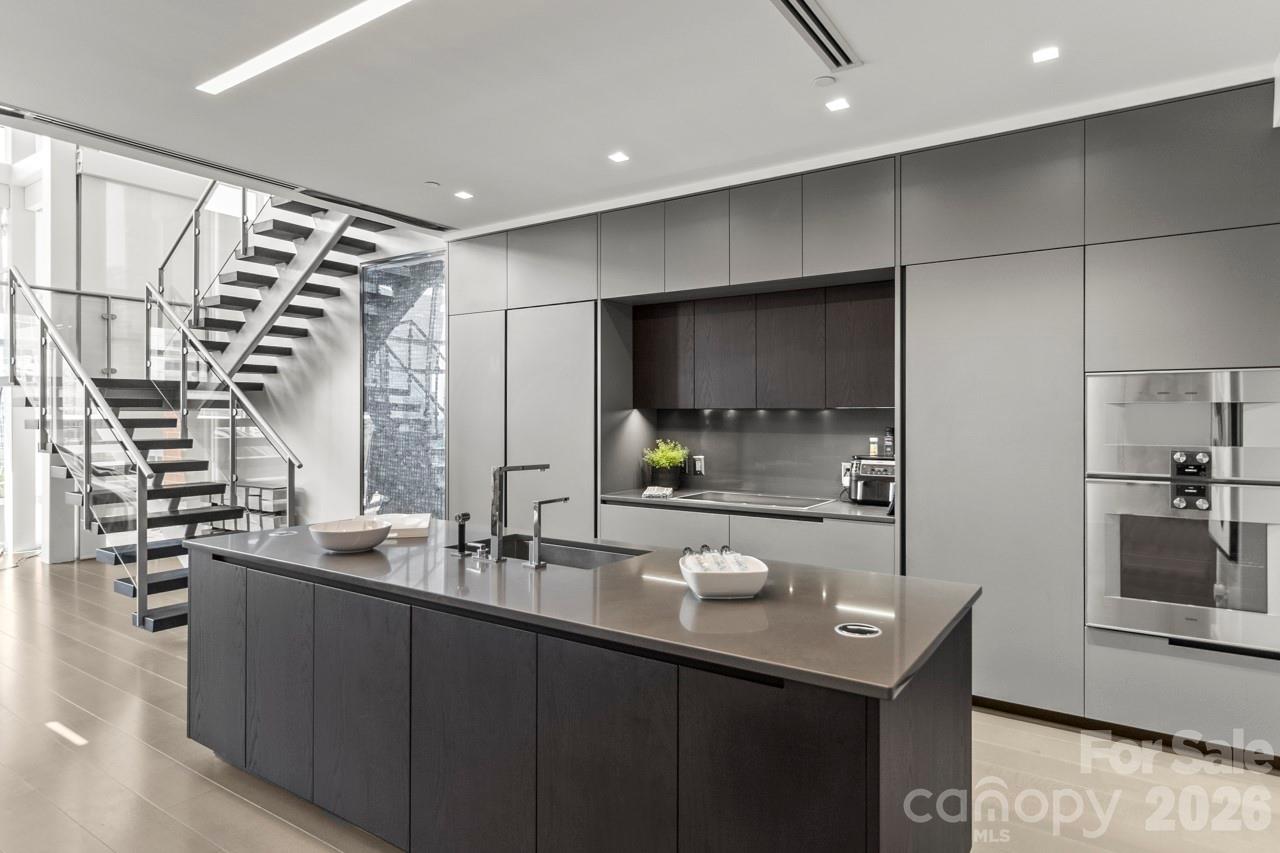 435 S Tryon Street Unit: 901