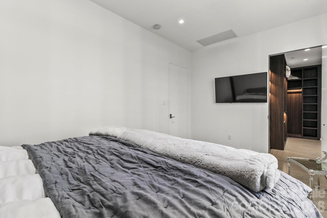 435 S Tryon Street Unit: 901