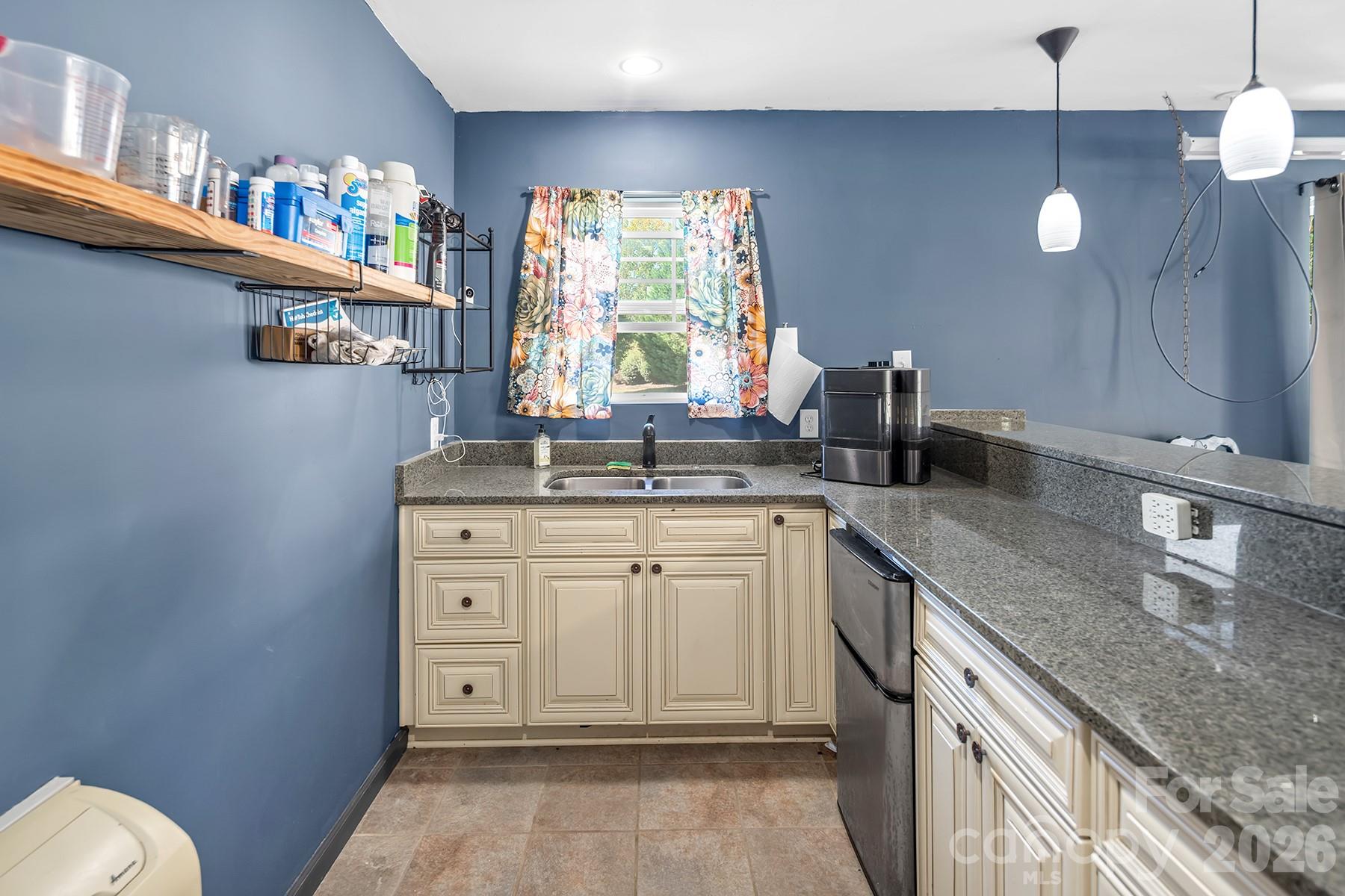 5050 Shady Meadow Lane Unit: 7