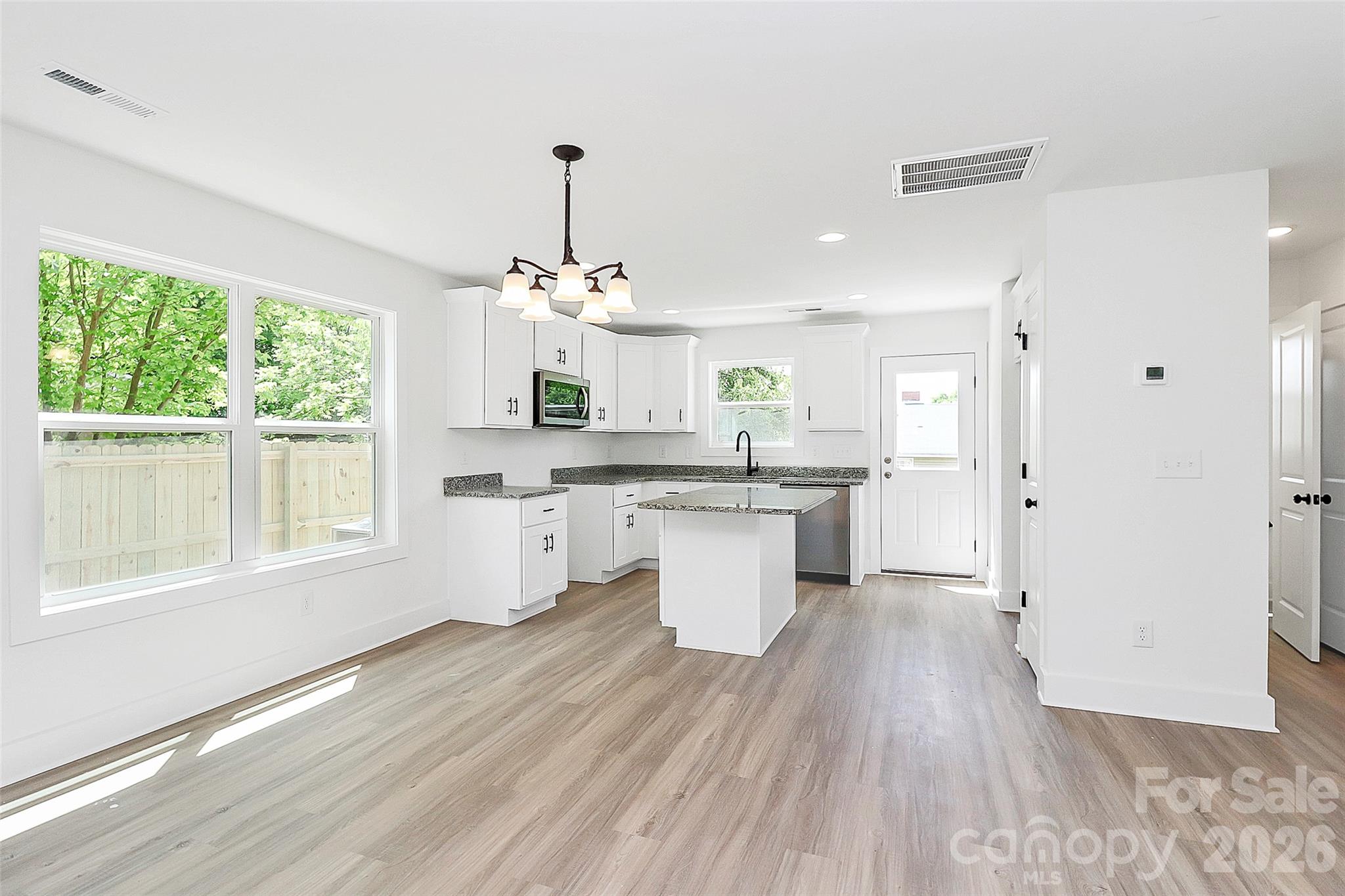 18 4th Avenue