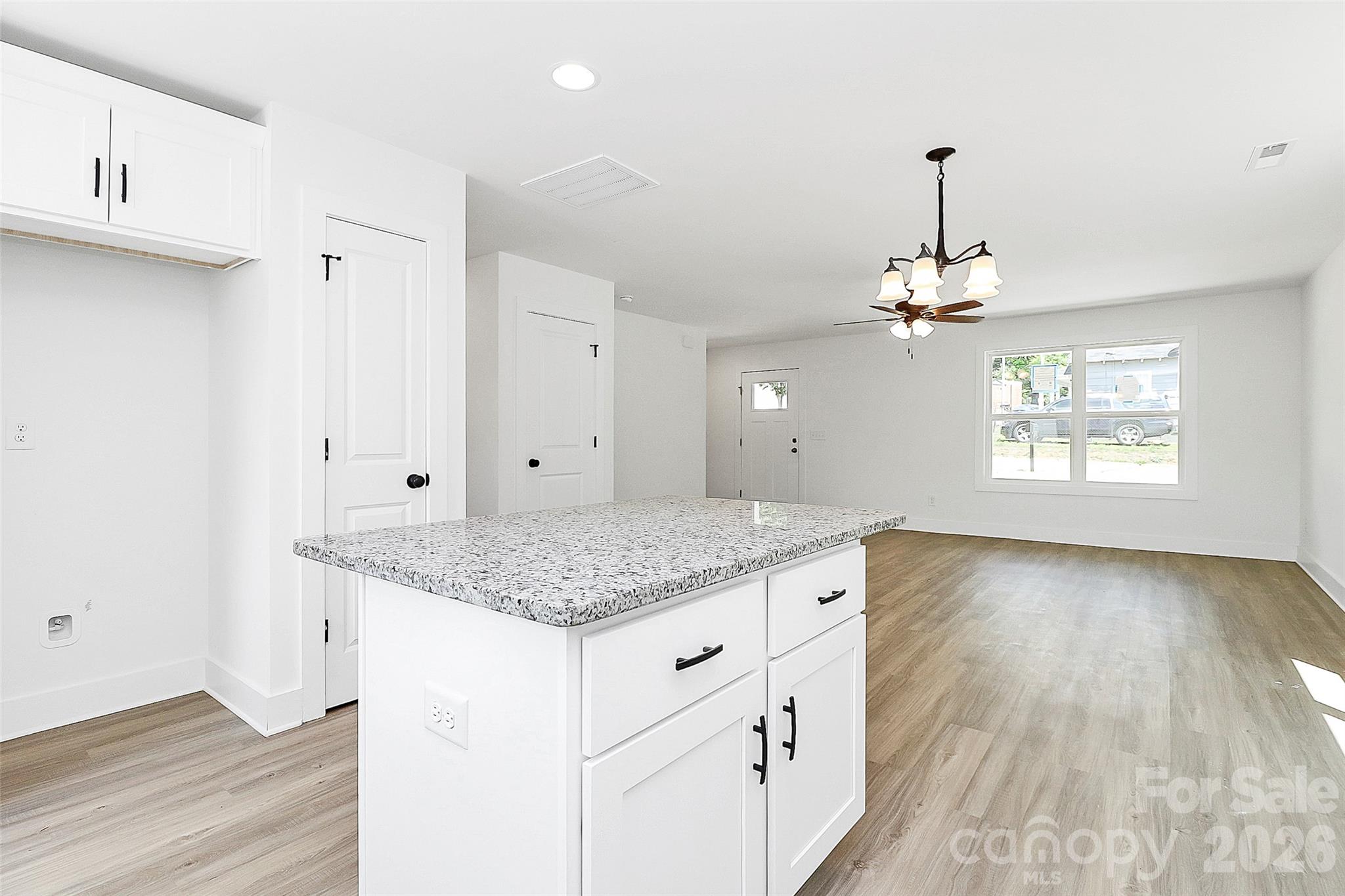 18 4th Avenue