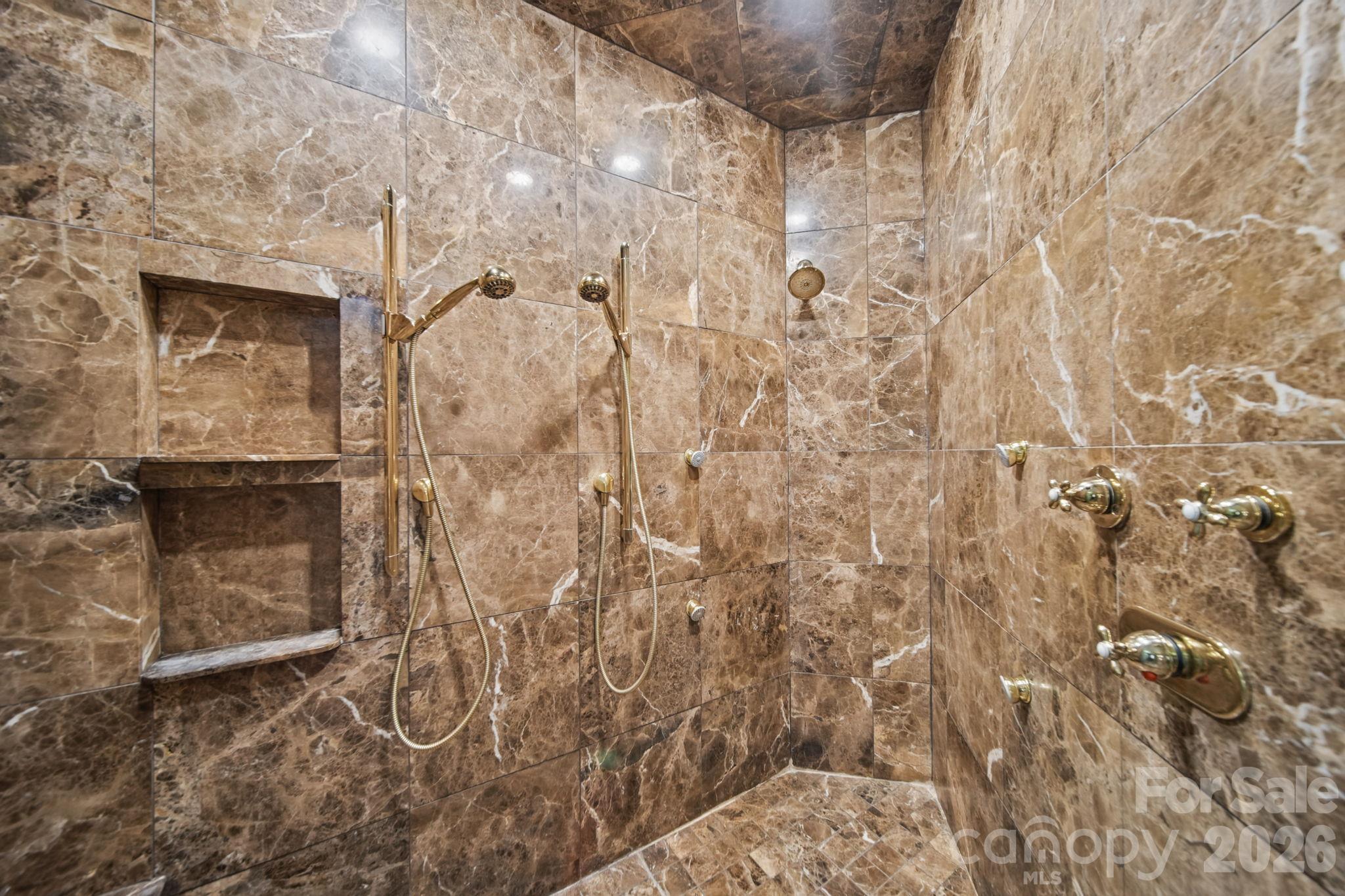 6 Thornwood Court