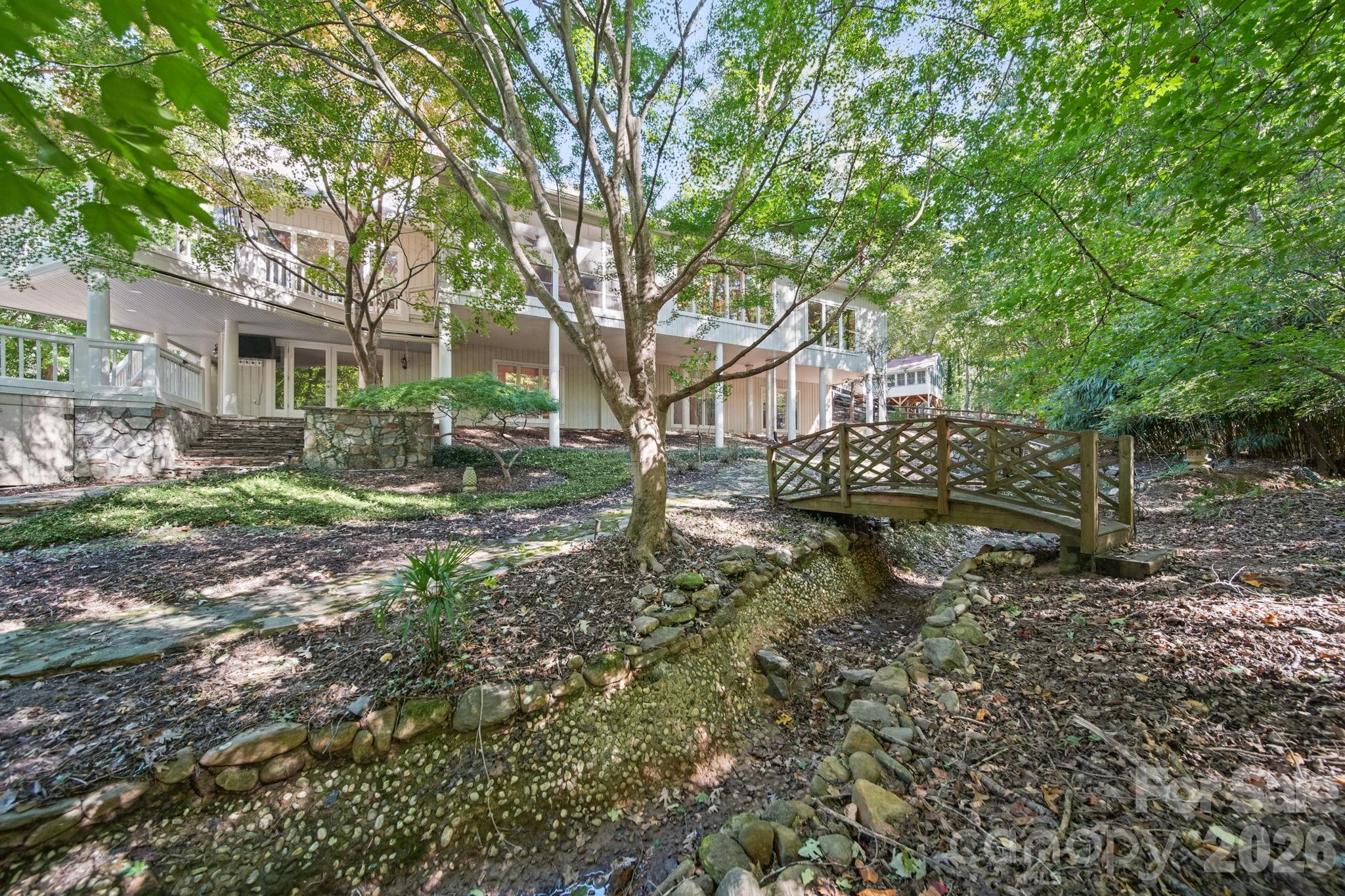 6 Thornwood Court