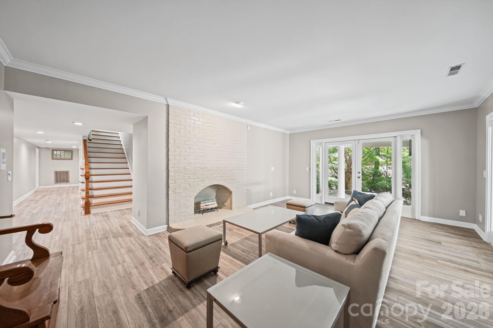 6 Thornwood Court