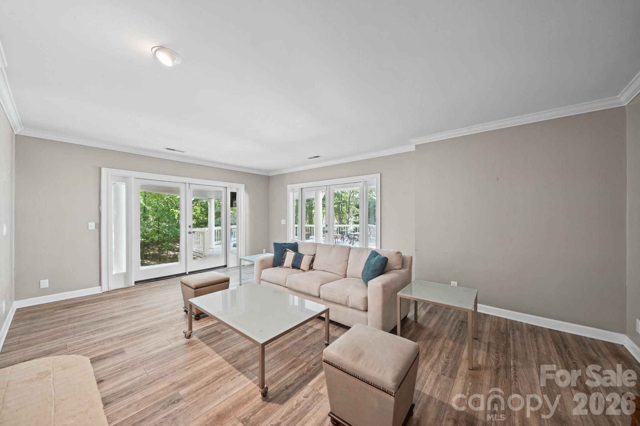 6 Thornwood Court