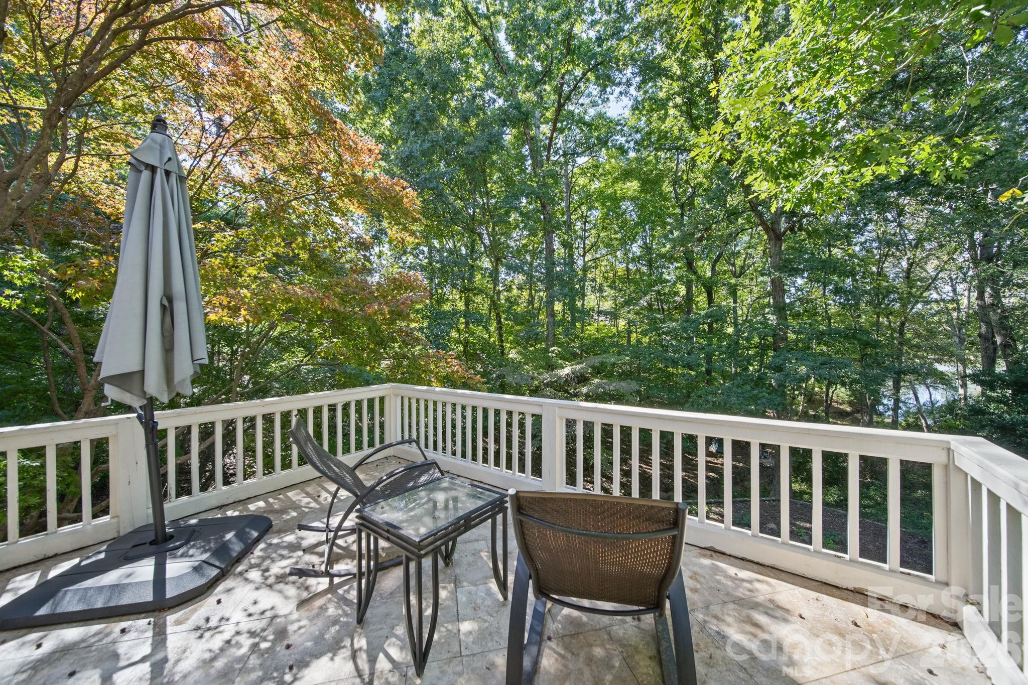6 Thornwood Court