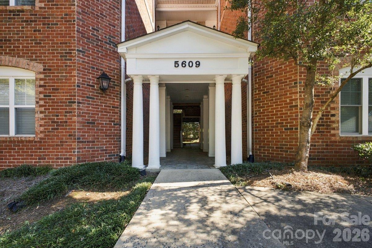 5609 Fairview Road Unit: 5