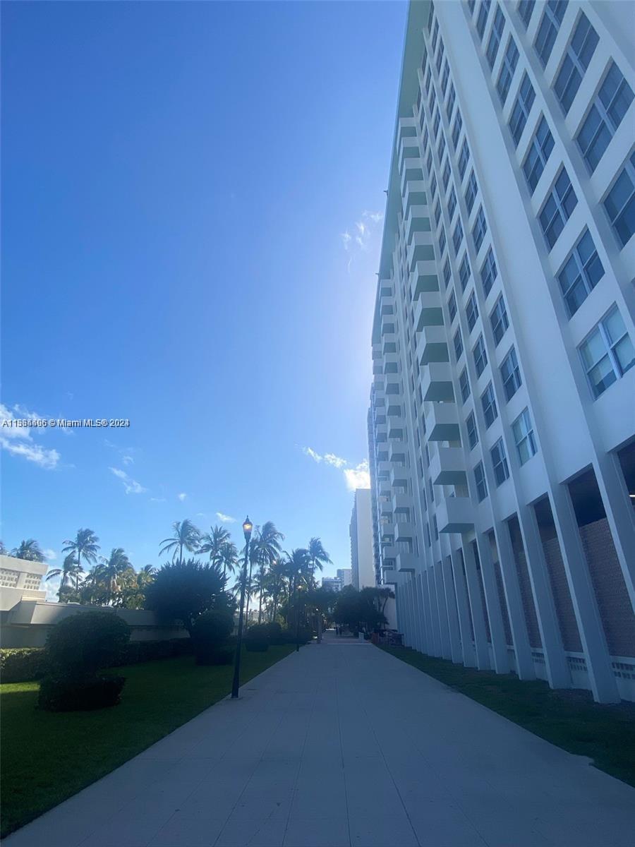 2899 Collins Ave # 1516