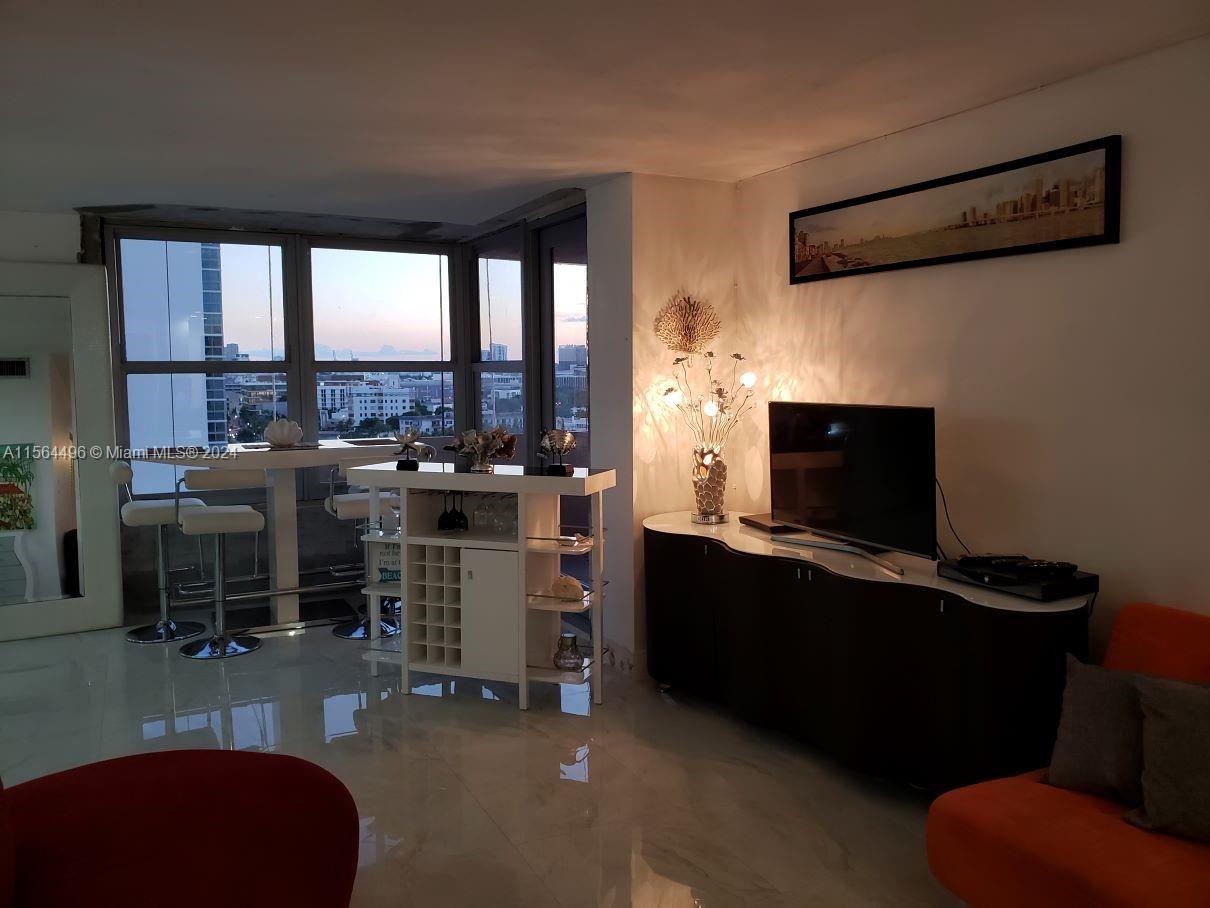 2899 Collins Ave # 1516