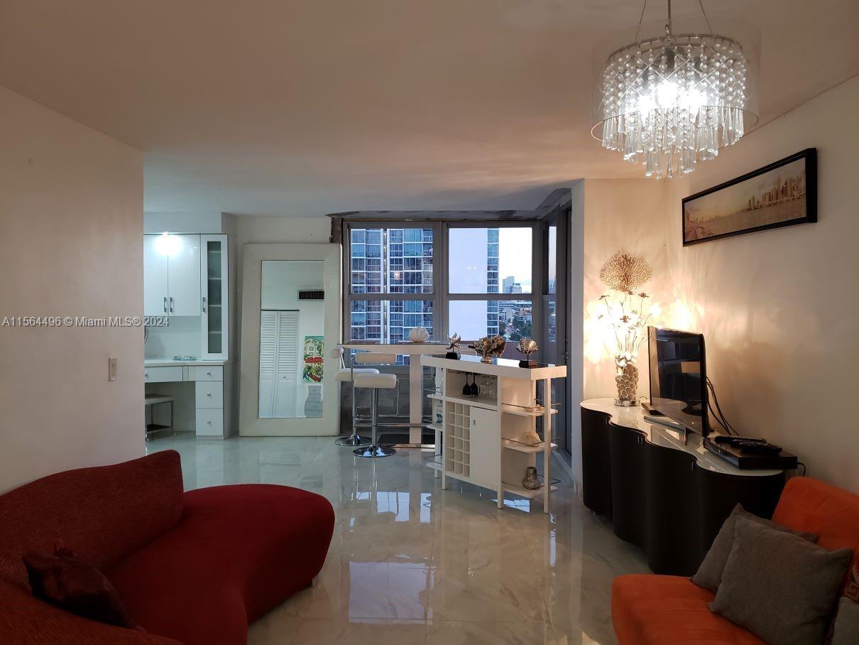2899 Collins Ave # 1516