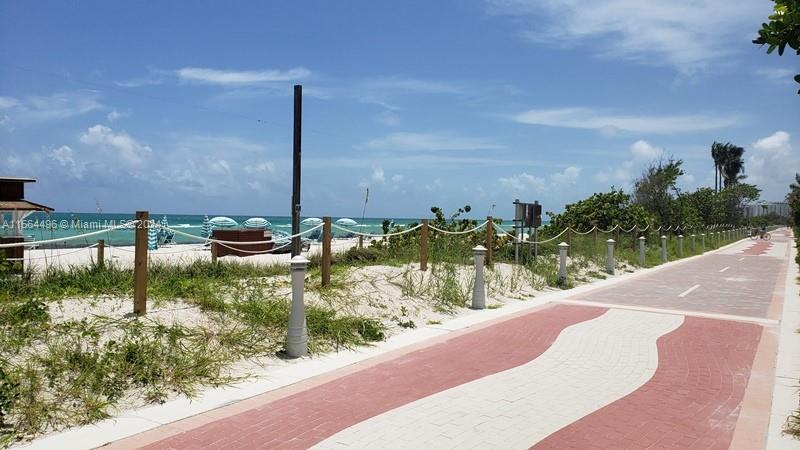 2899 Collins Ave # 1516