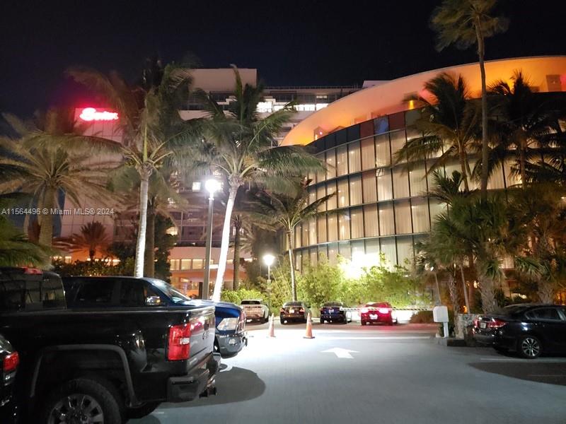 2899 Collins Ave # 1516
