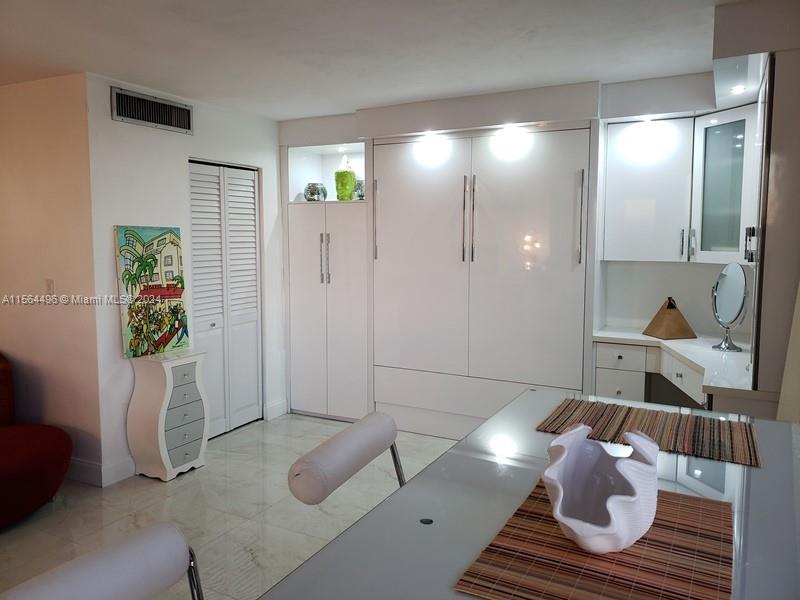 2899 Collins Ave # 1516