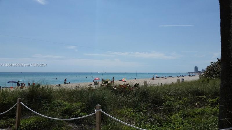 2899 Collins Ave # 1516