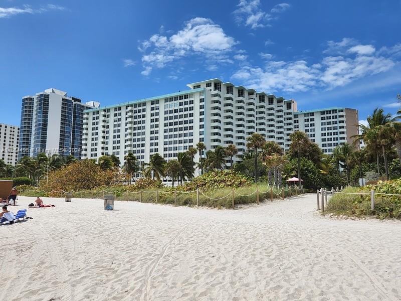 2899 Collins Ave # 1516
