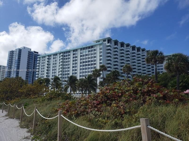 2899 Collins Ave # 1516