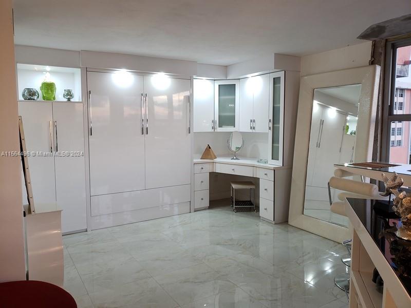 2899 Collins Ave # 1516
