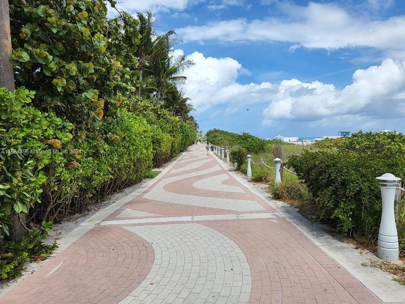 2899 Collins Ave # 1516