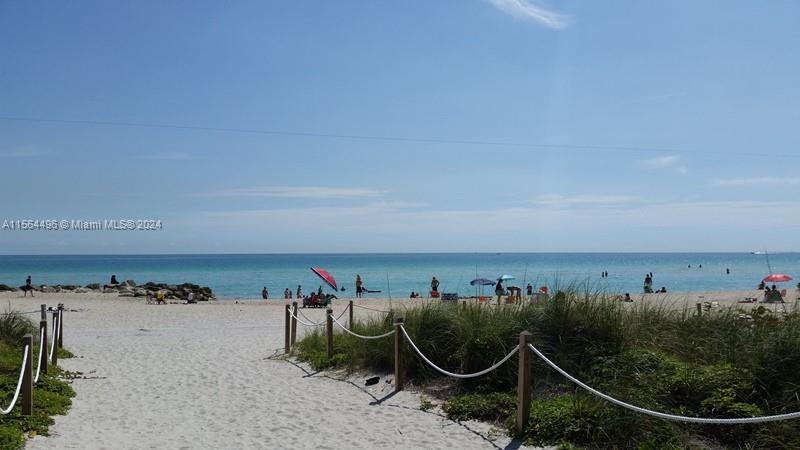 2899 Collins Ave # 1516
