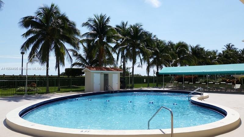 2899 Collins Ave # 1516