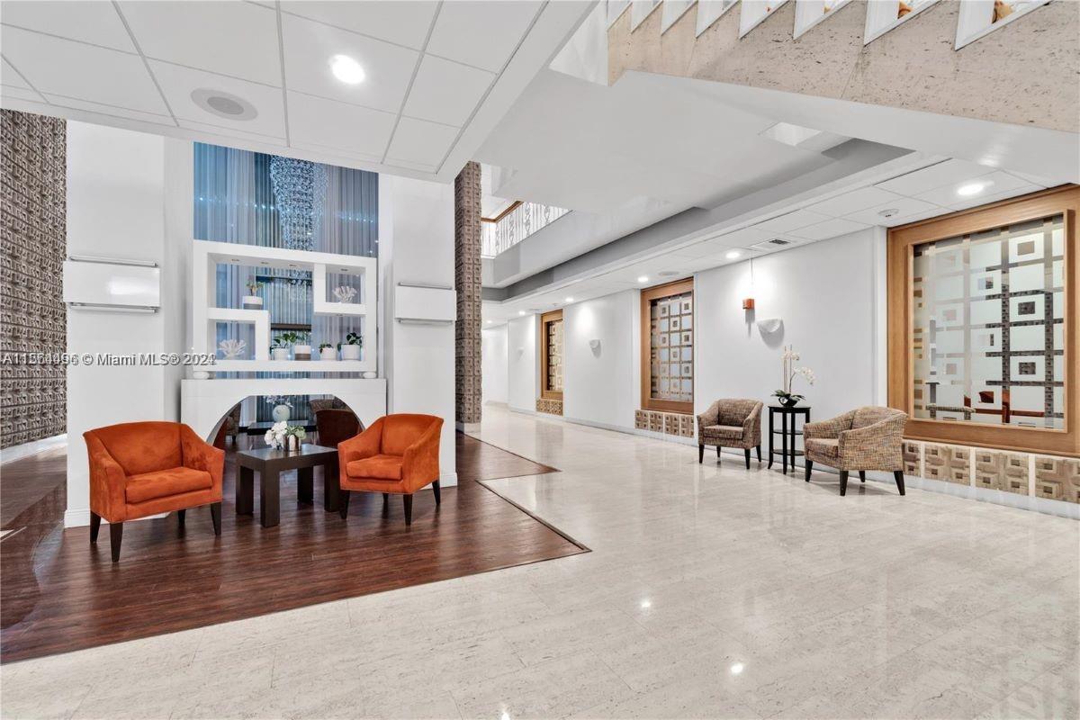 2899 Collins Ave # 1516