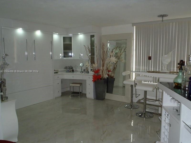 2899 Collins Ave # 1516
