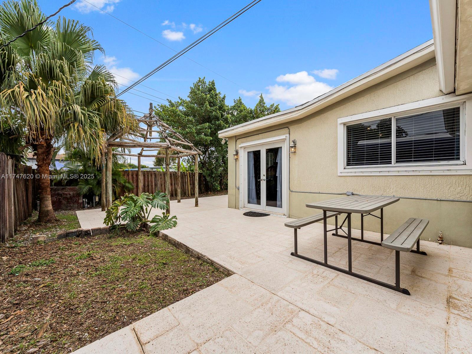 431 SW 64th Way