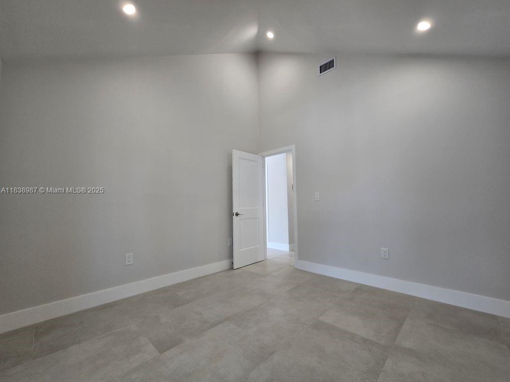 1923 NW 48th St
