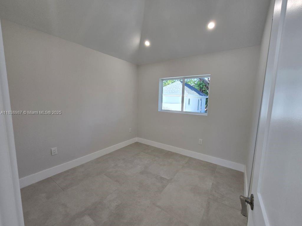 1923 NW 48th St