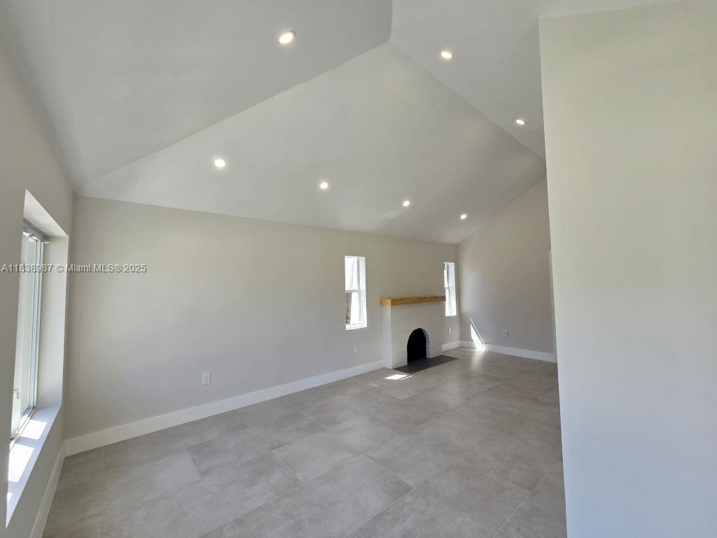 1923 NW 48th St