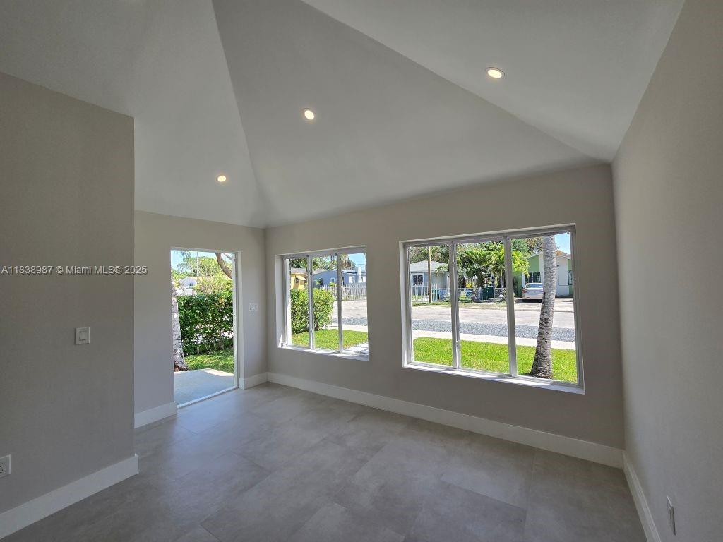 1923 NW 48th St