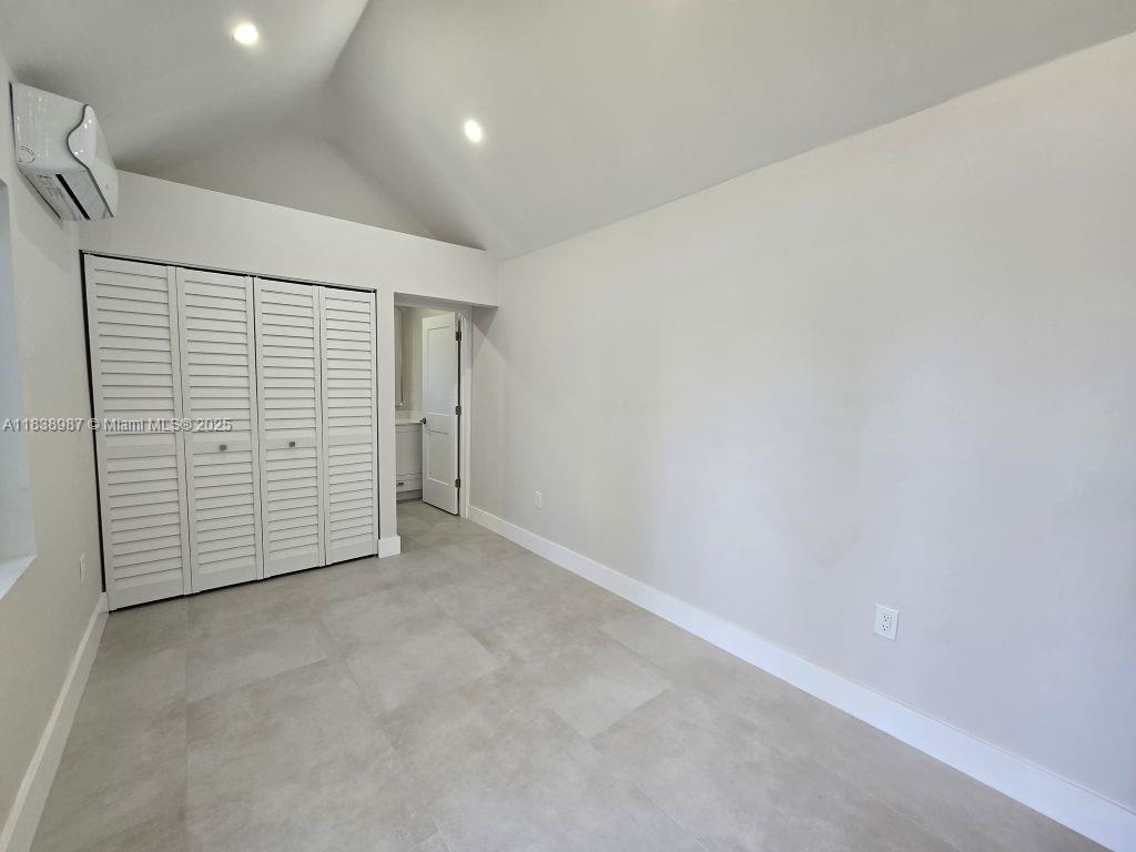 1923 NW 48th St