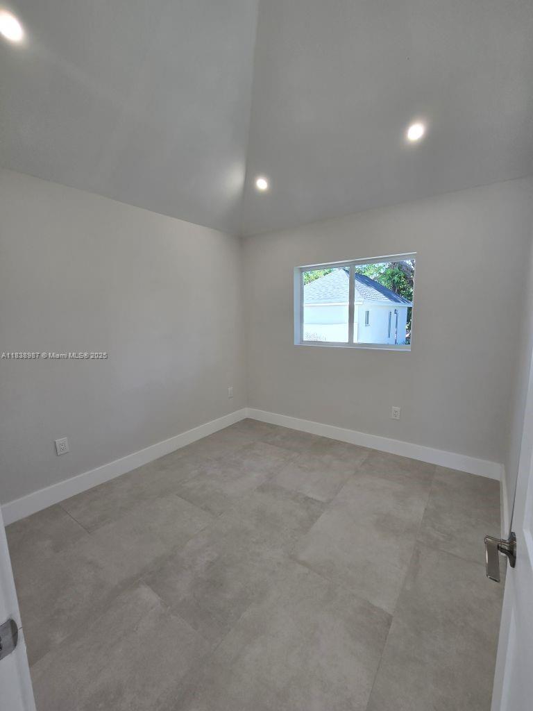 1923 NW 48th St