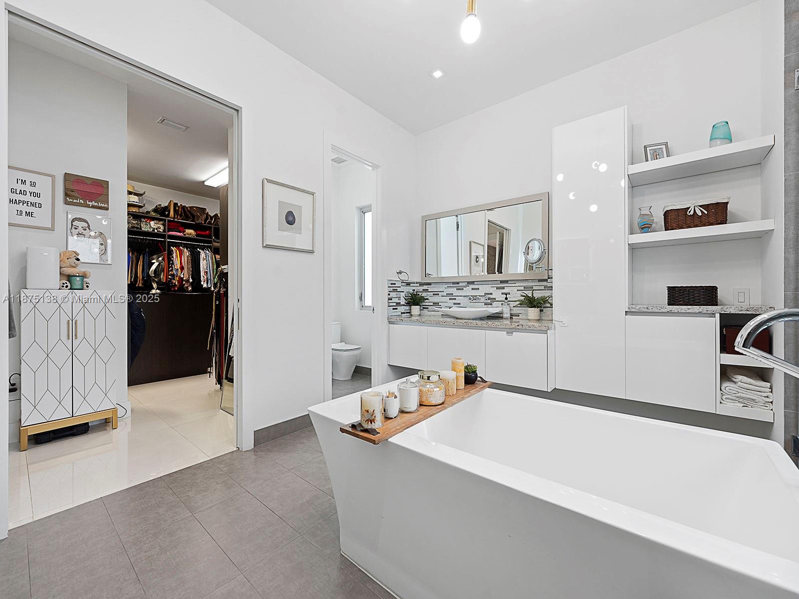 8271 NW 34th Dr Unit: .