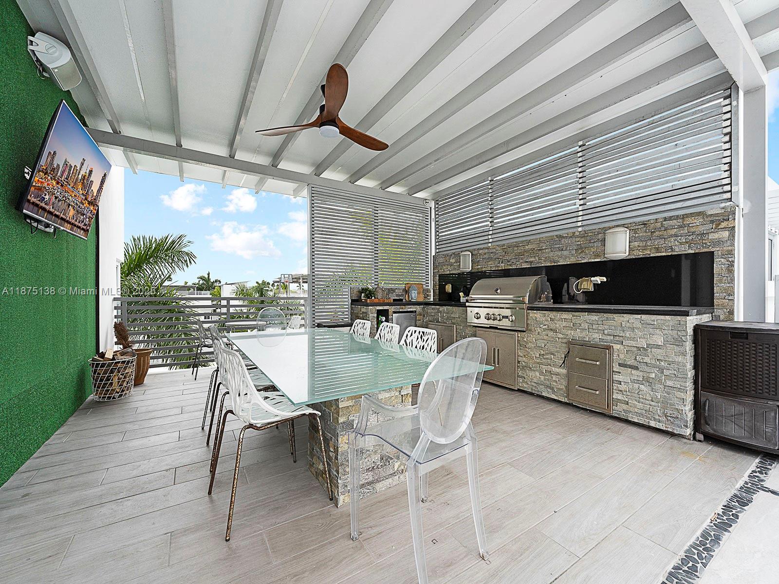 8271 NW 34th Dr Unit: .