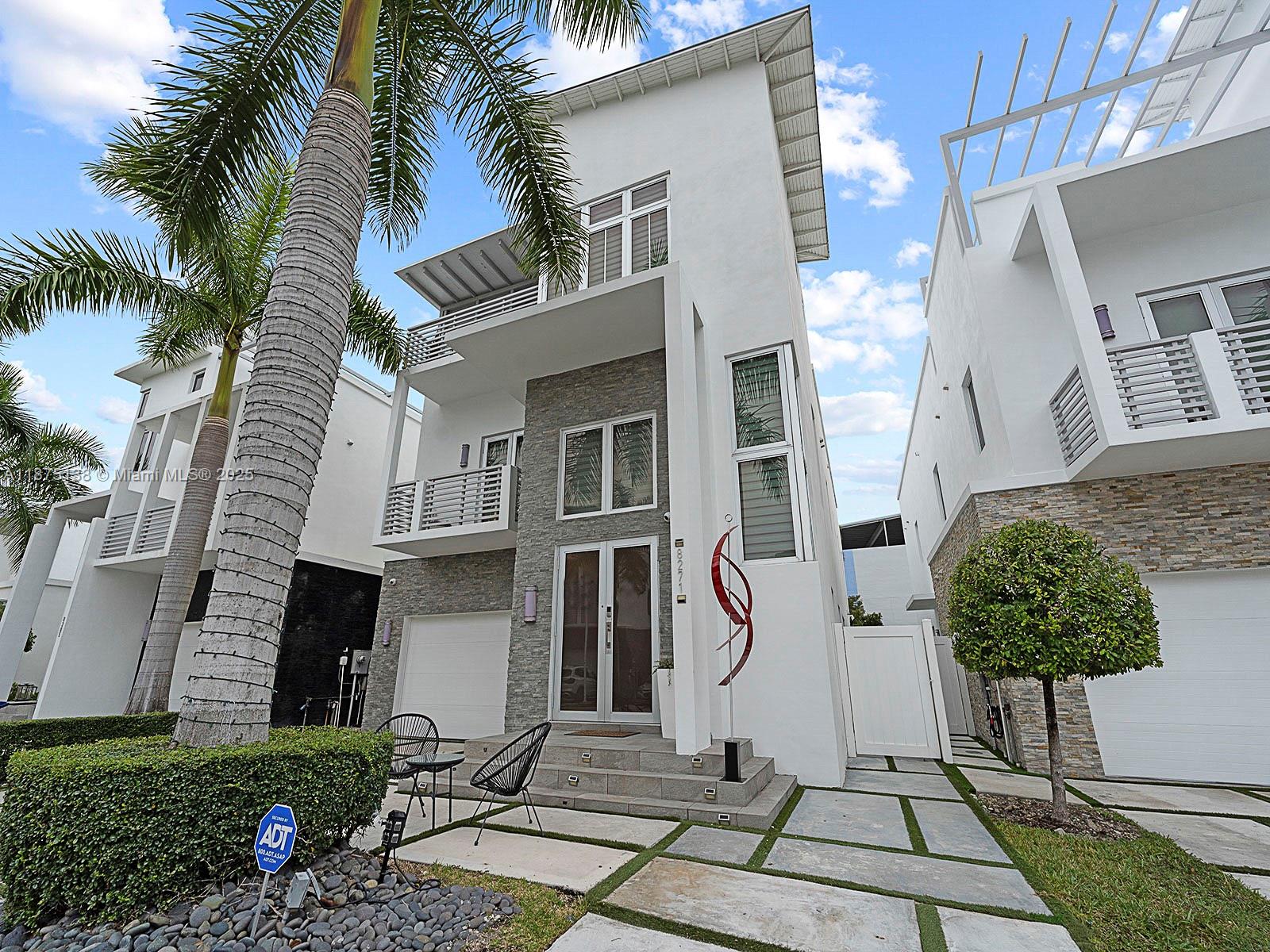 8271 NW 34th Dr Unit: .