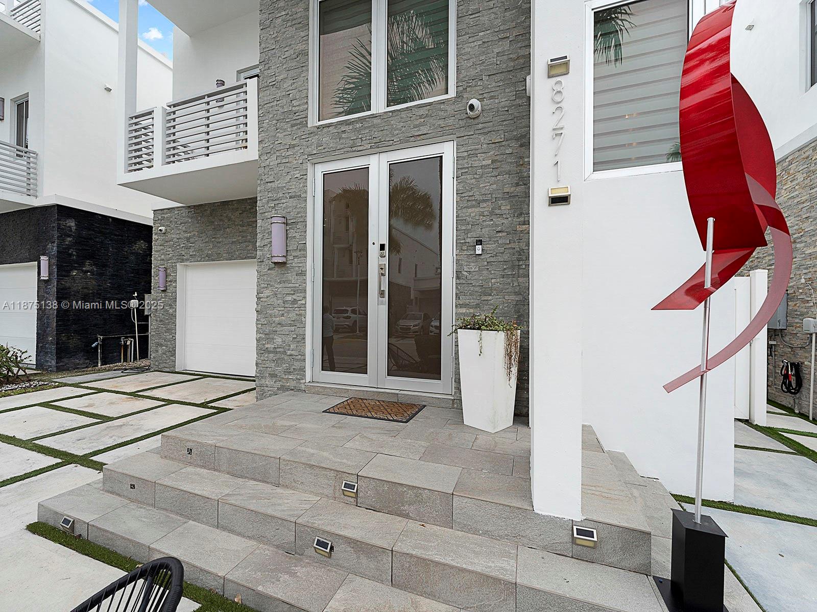 8271 NW 34th Dr Unit: .