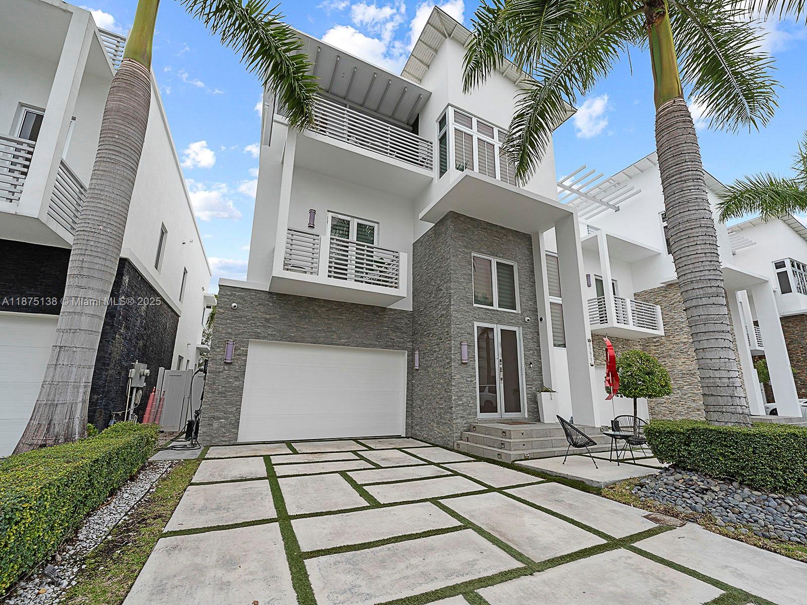 8271 NW 34th Dr Unit: .