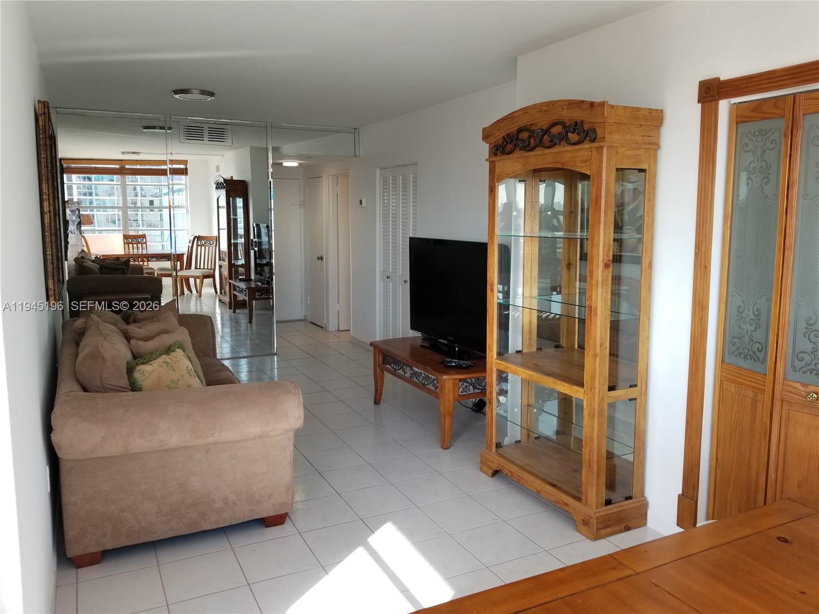 2899 Collins Ave # 1620